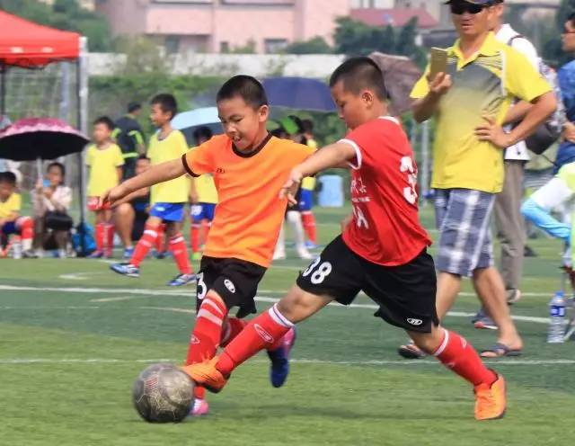  法甲联盟启动公益计划助力青少年足球  